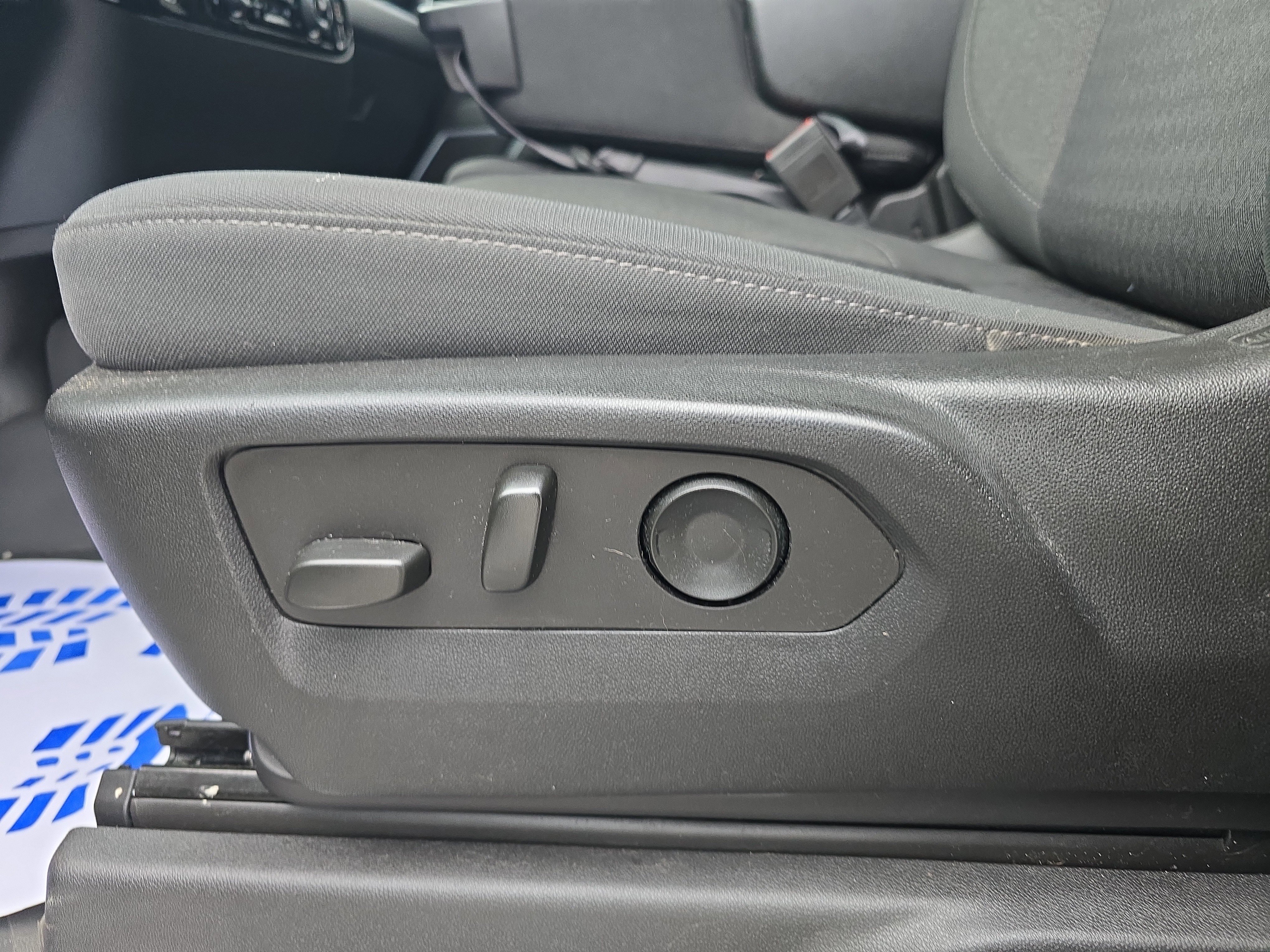 Used 2022 Chevrolet Silverado 1500 LT image 12