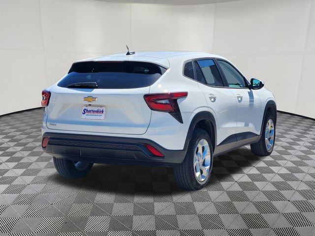 Used 2024 Chevrolet Trax LS w/ LS Convenience Package FWD image 4