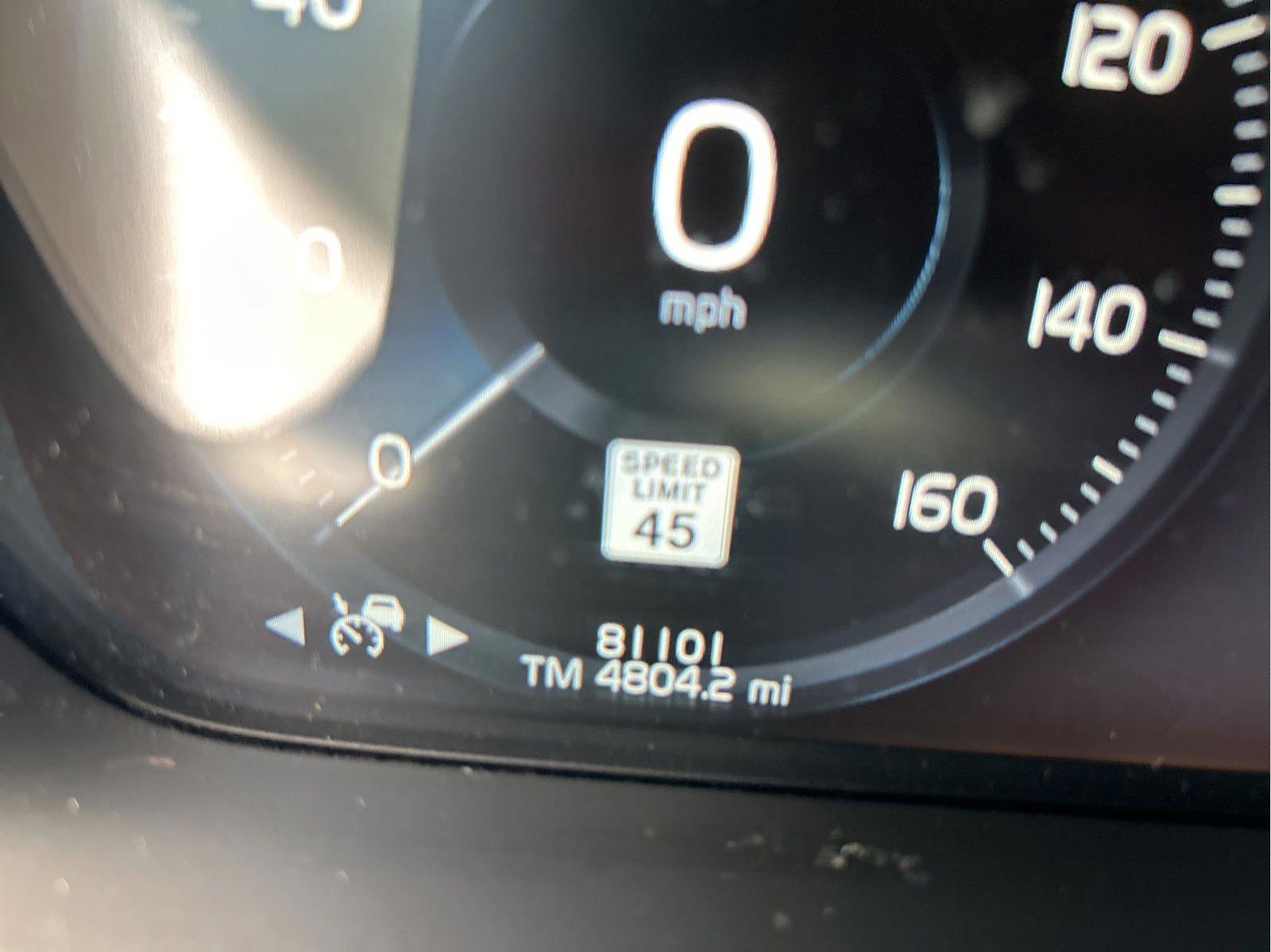 Used 2017 Volvo XC90 T6 Momentum w/ Vision Package image 27