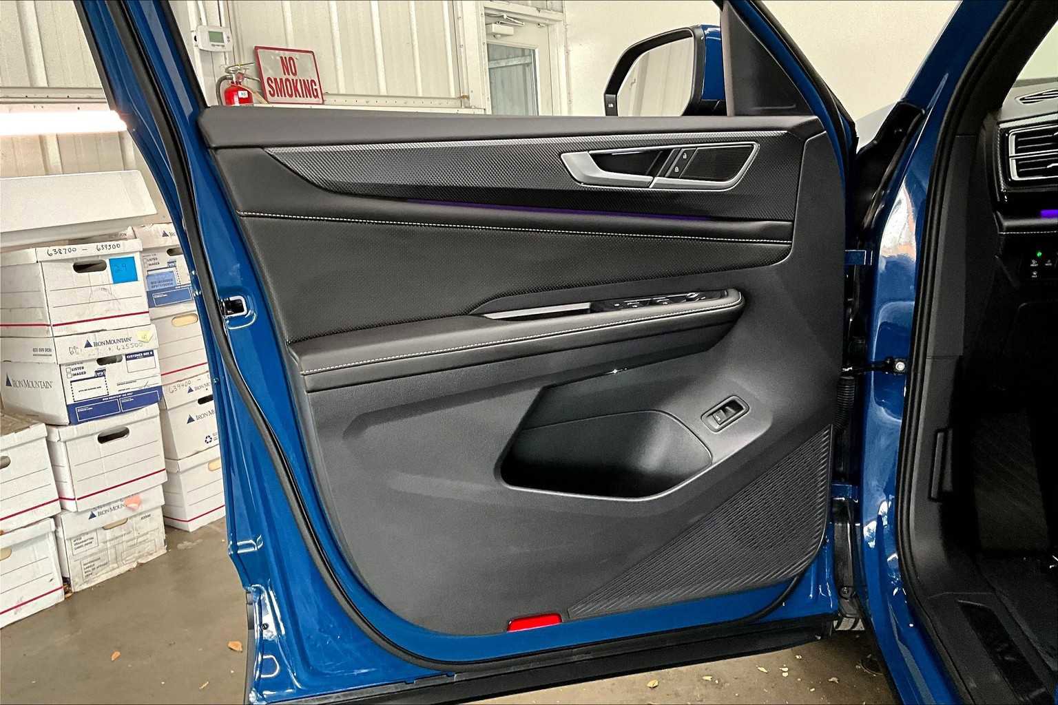 Used 2025 Volkswagen Atlas Cross Sport SEL image 26