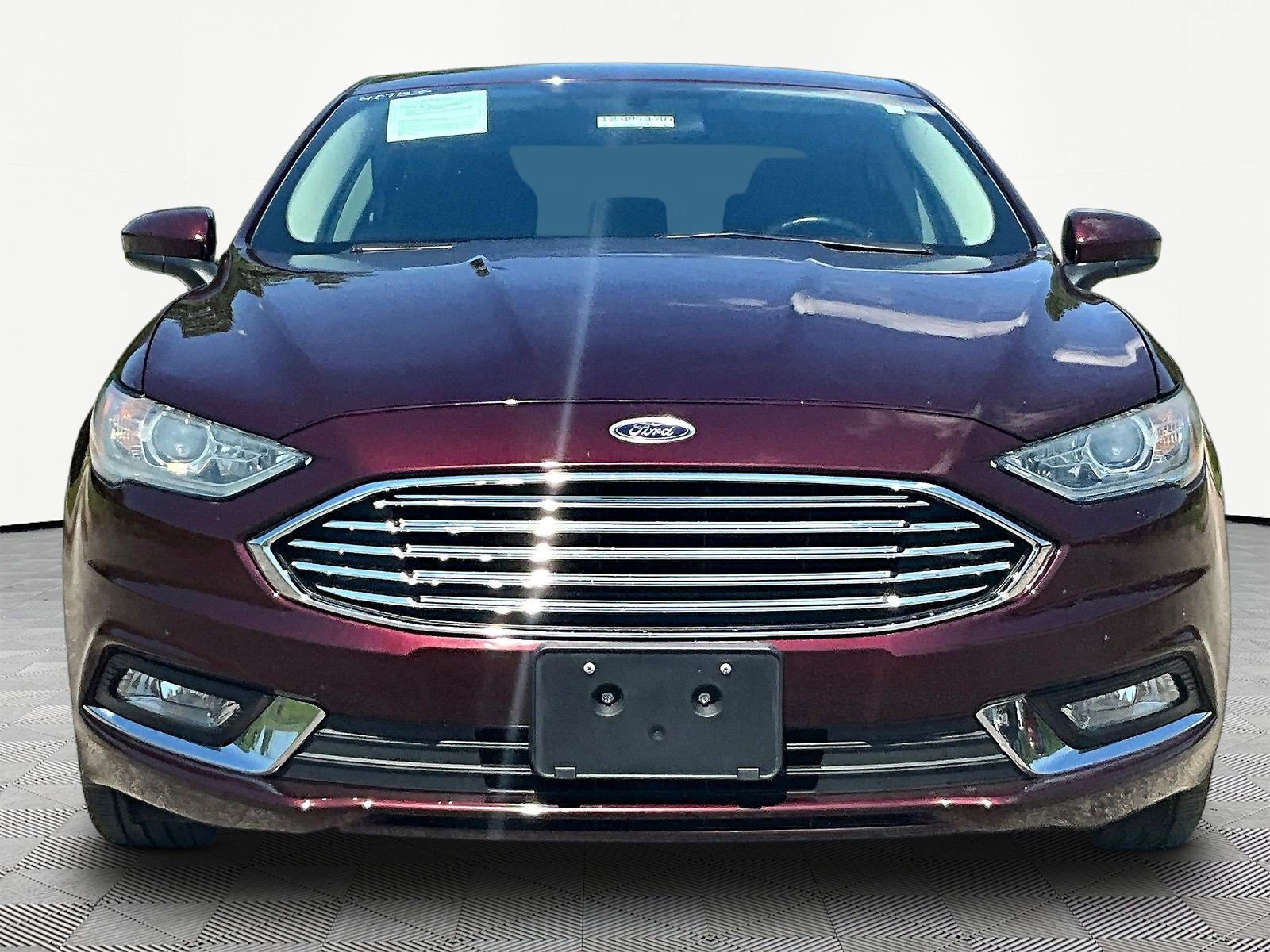 Used 2018 Ford Fusion SE w/ Equipment Group 201A FWD image 2