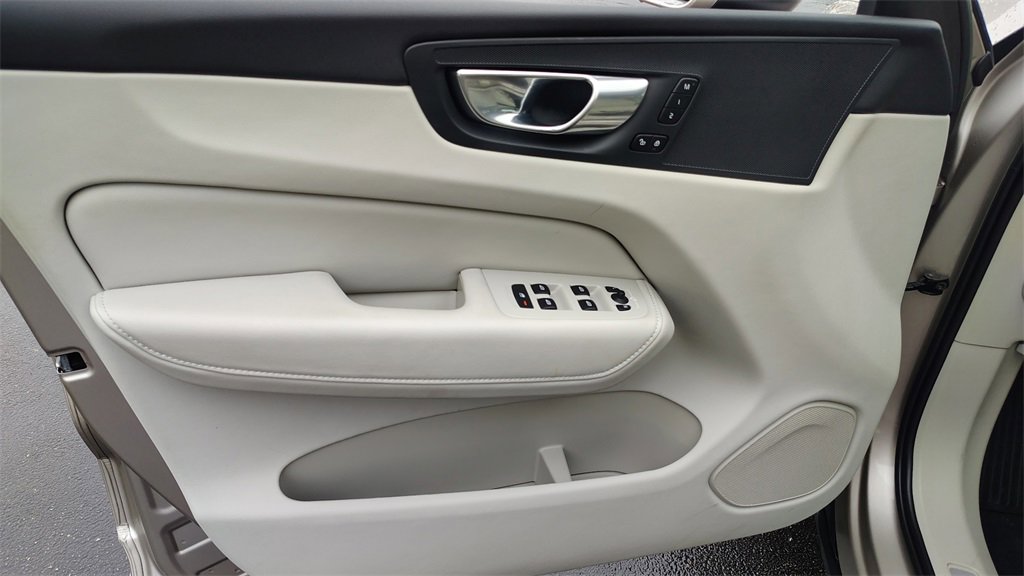 Certified 2023 Volvo XC60 B5 Core w/ Climate Package image 8