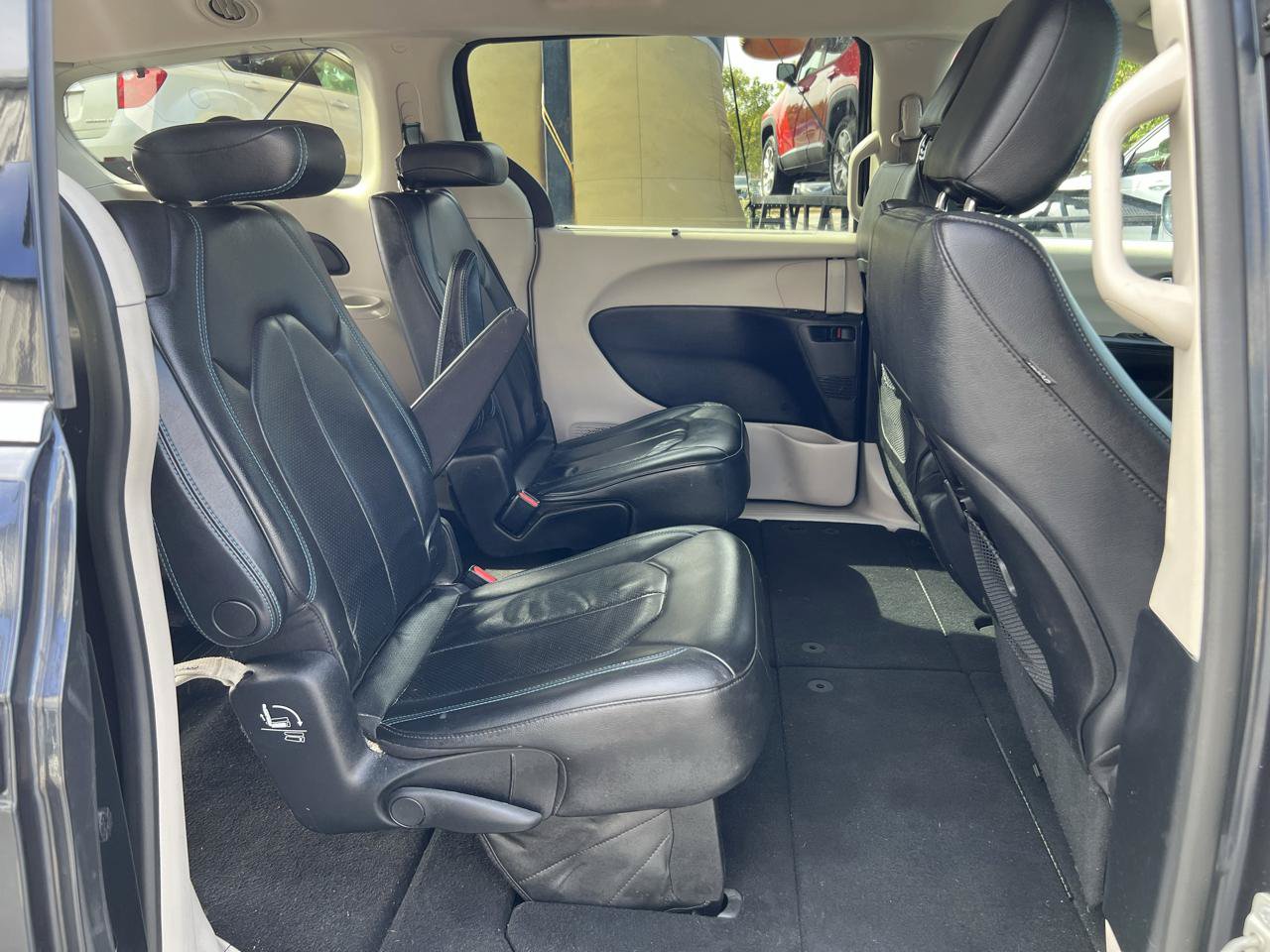 Used 2021 Chrysler Pacifica Touring-L FWD image 14
