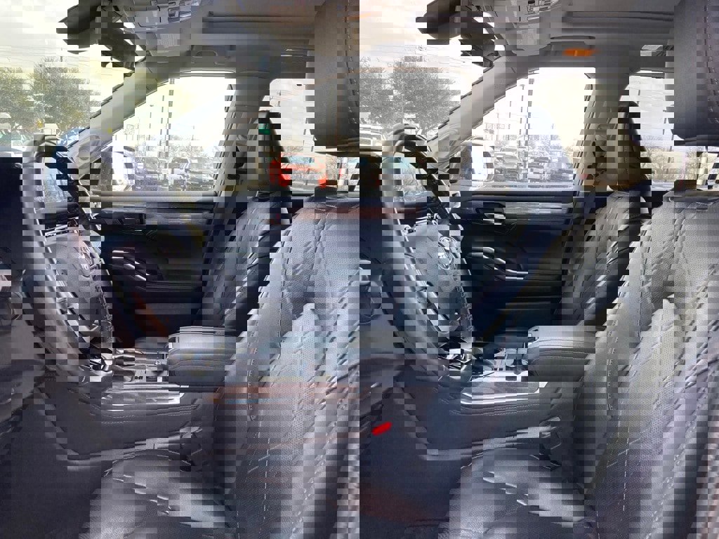 Certified 2022 Toyota Highlander Platinum image 10