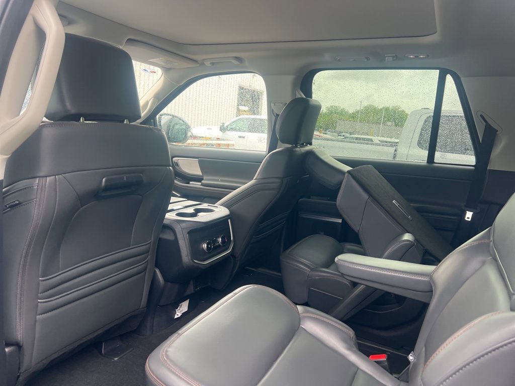 Used 2025 Ford Expedition Max Active AWD/4WD image 9