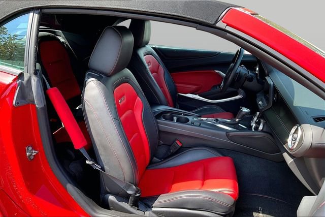 Used 2018 Chevrolet Camaro SS RWD image 12