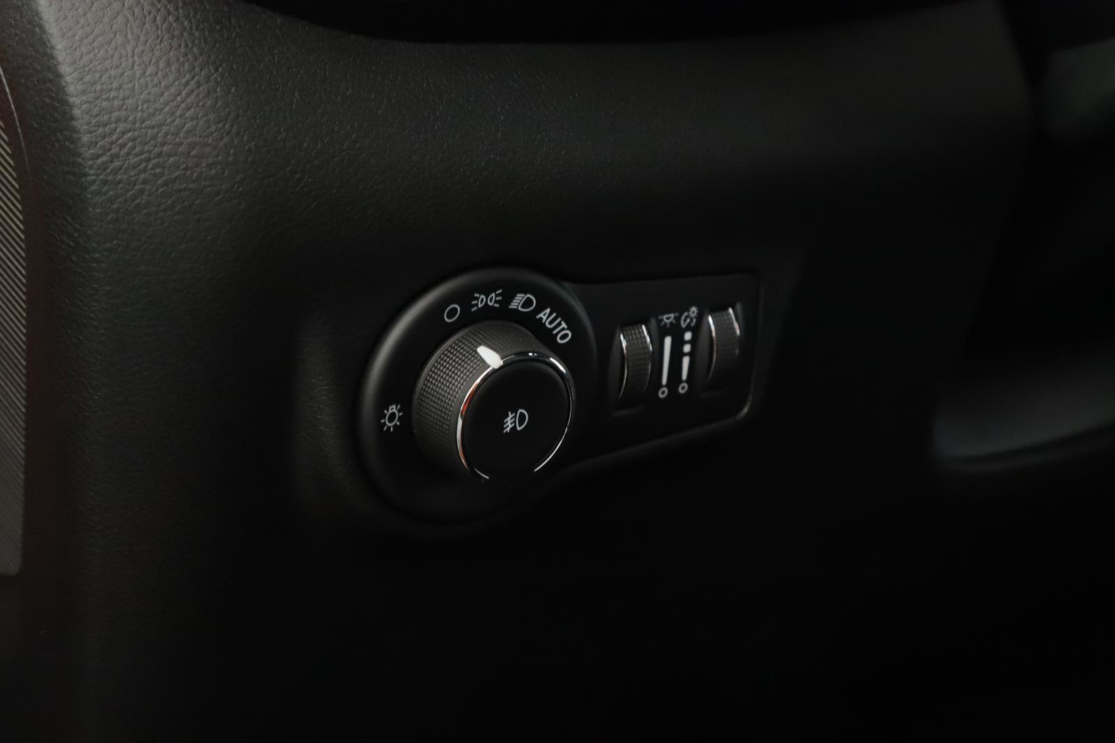 New 2026 Jeep Compass Limited w/ Sun, Sound & Navigation Group image 8