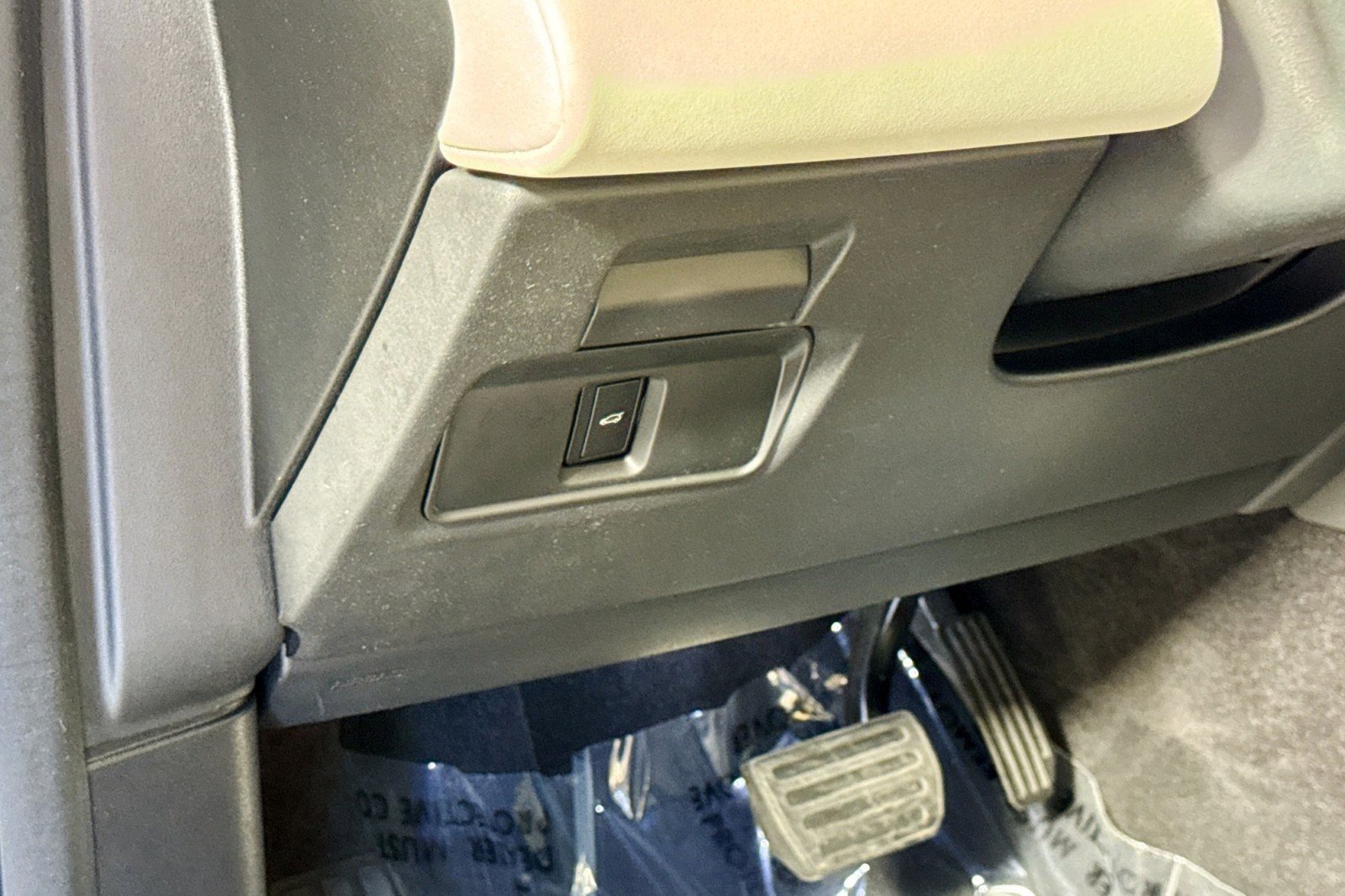 Used 2024 Land Rover Discovery Sport S image 10