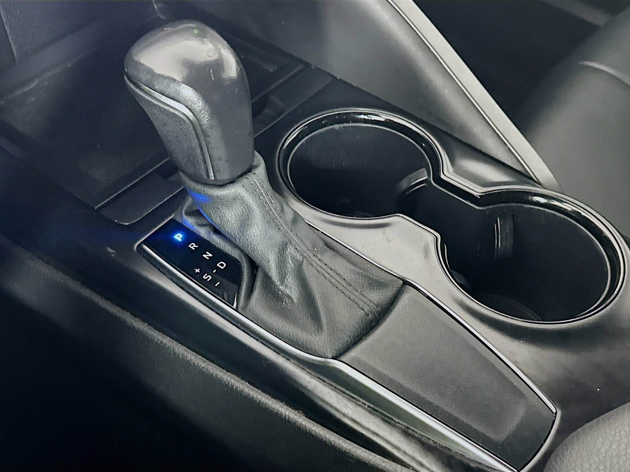 Used 2020 Toyota Camry SE FWD image 24