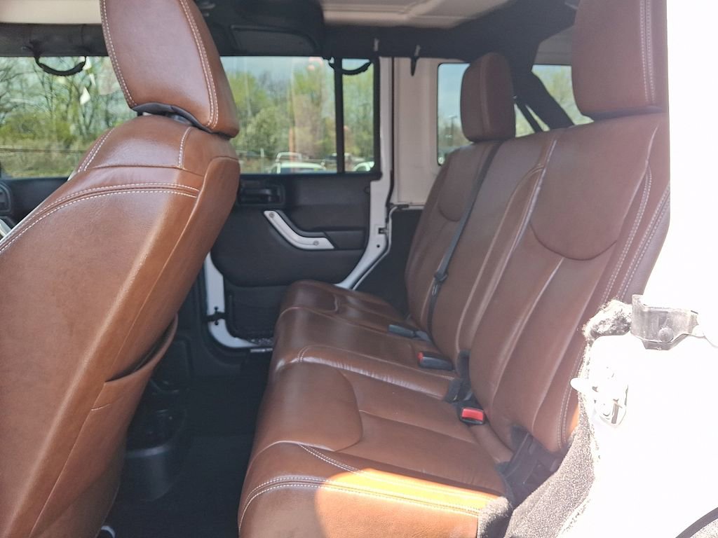 Used 2017 Jeep Wrangler Unlimited Rubicon w/ Connectivity Group image 12