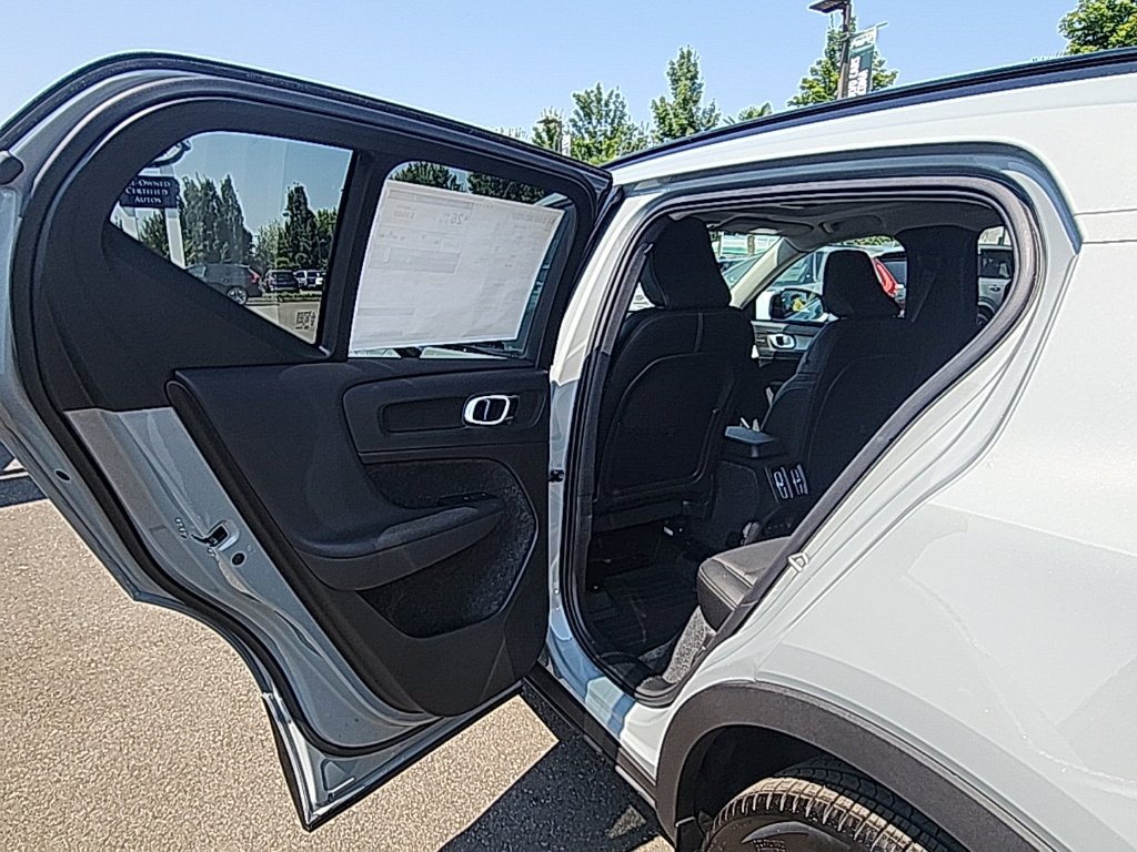 New 2026 Volvo XC40 B5 Ultra w/ Protection Package Premier AWD/4WD image 15
