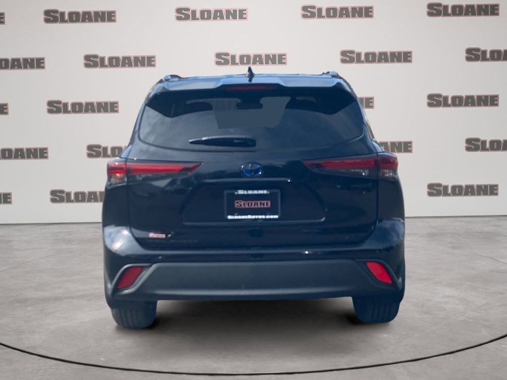 Used 2024 Toyota Highlander XLE image 4