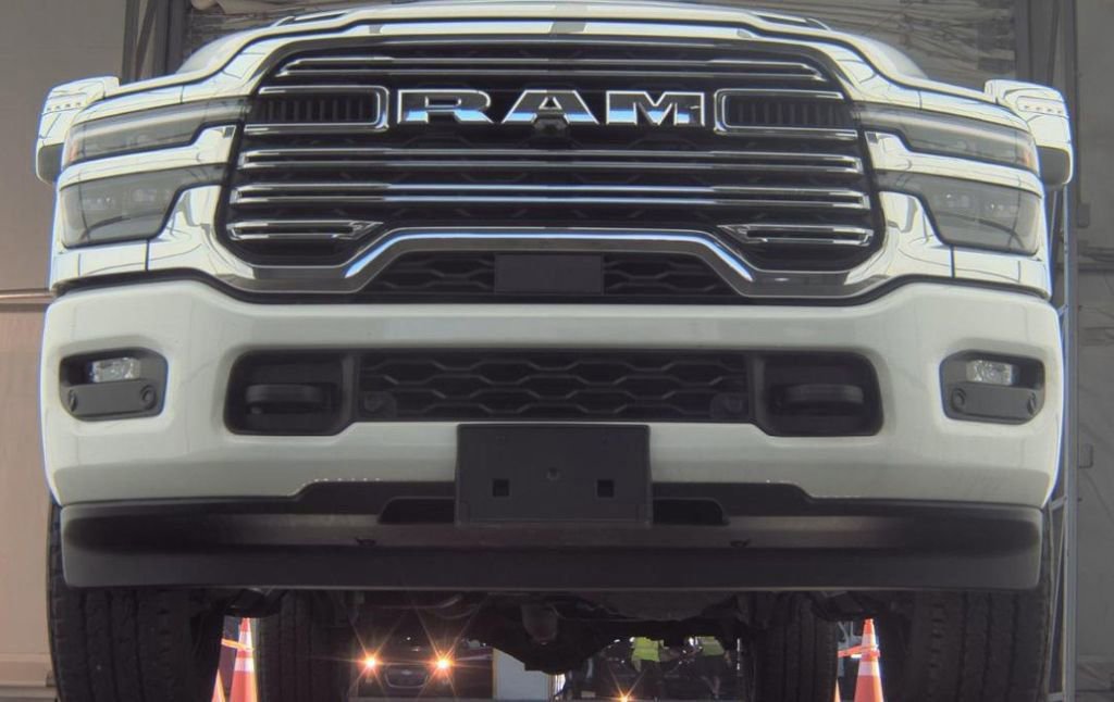 Used 2026 RAM 2500 Laramie AWD/4WD image 3