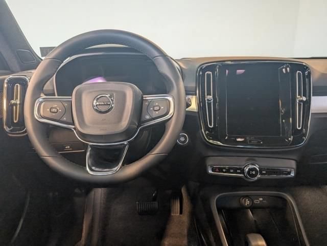 New 2026 Volvo XC40 B5 Ultra w/ Protection Package Premier AWD/4WD image 13