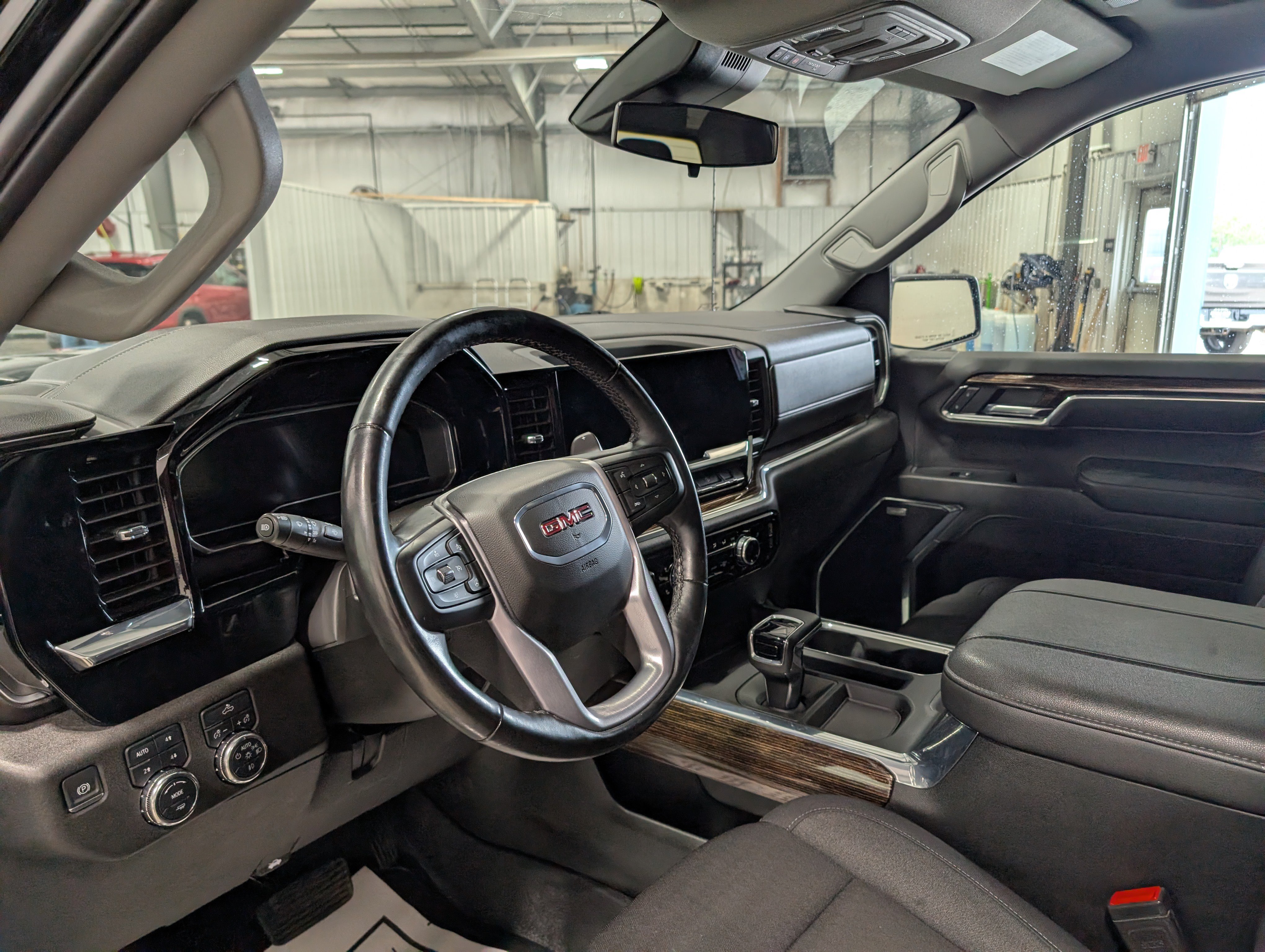 Used 2024 GMC Sierra 1500 Elevation w/ Preferred Package AWD/4WD image 15