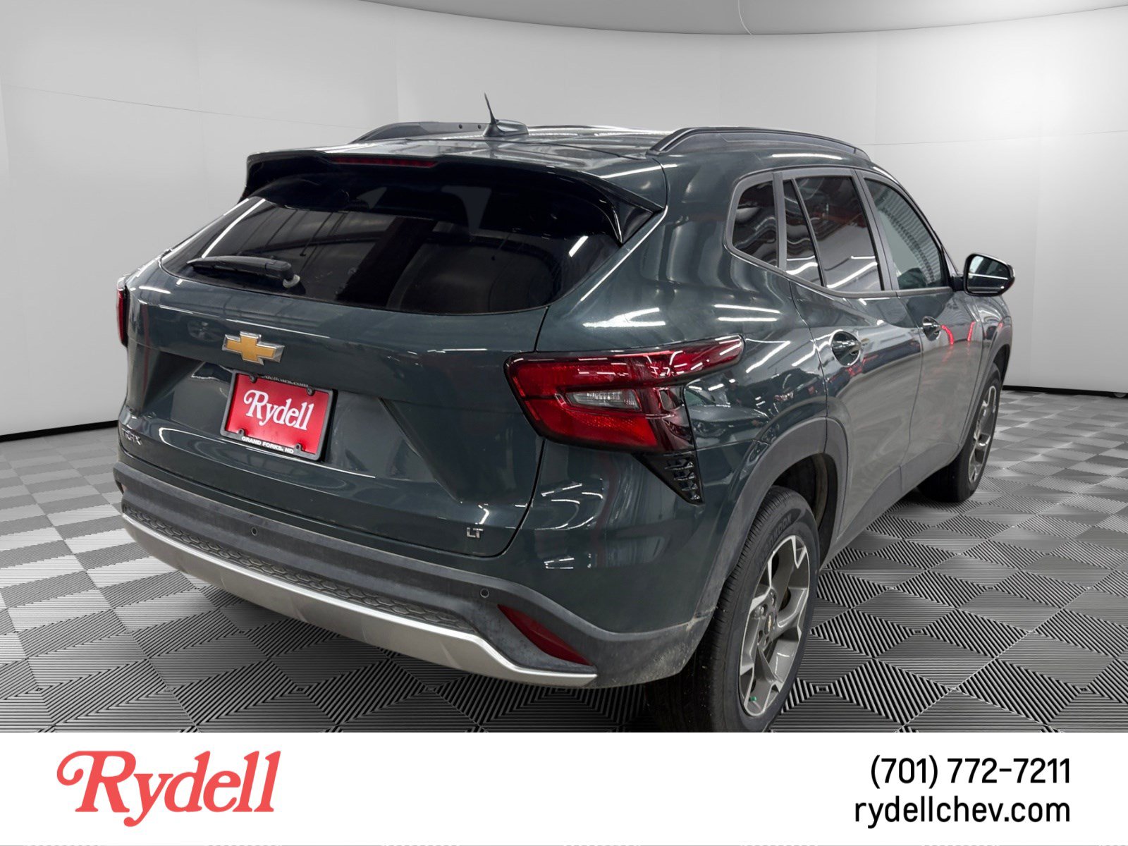Used 2025 Chevrolet Trax LT w/ Driver Confidence Package FWD image 3