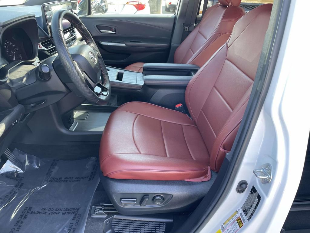 Used 2023 Toyota Sienna XSE w/ XSE Plus Package image 29