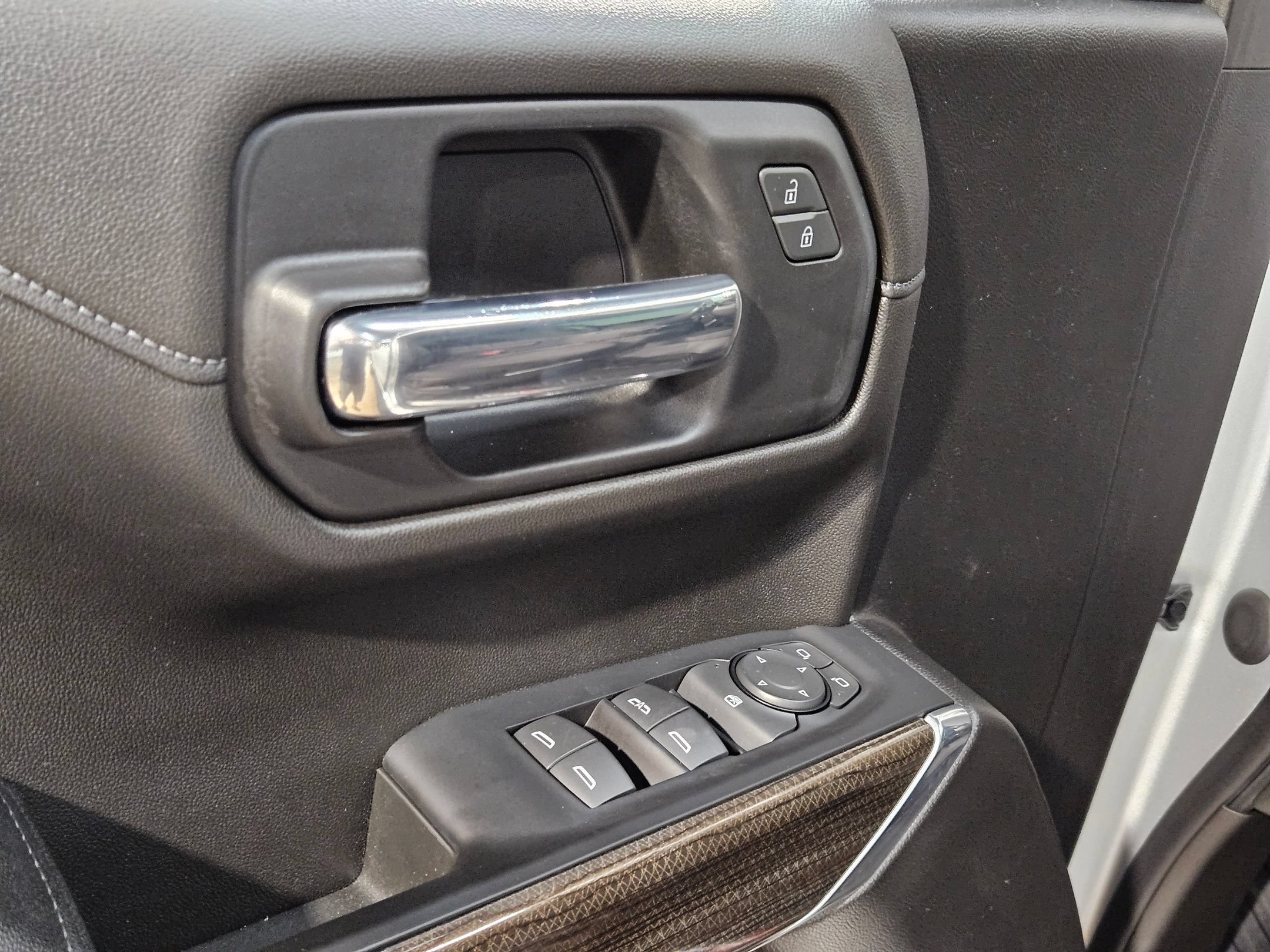 Used 2022 Chevrolet Silverado 1500 LT AWD/4WD image 21