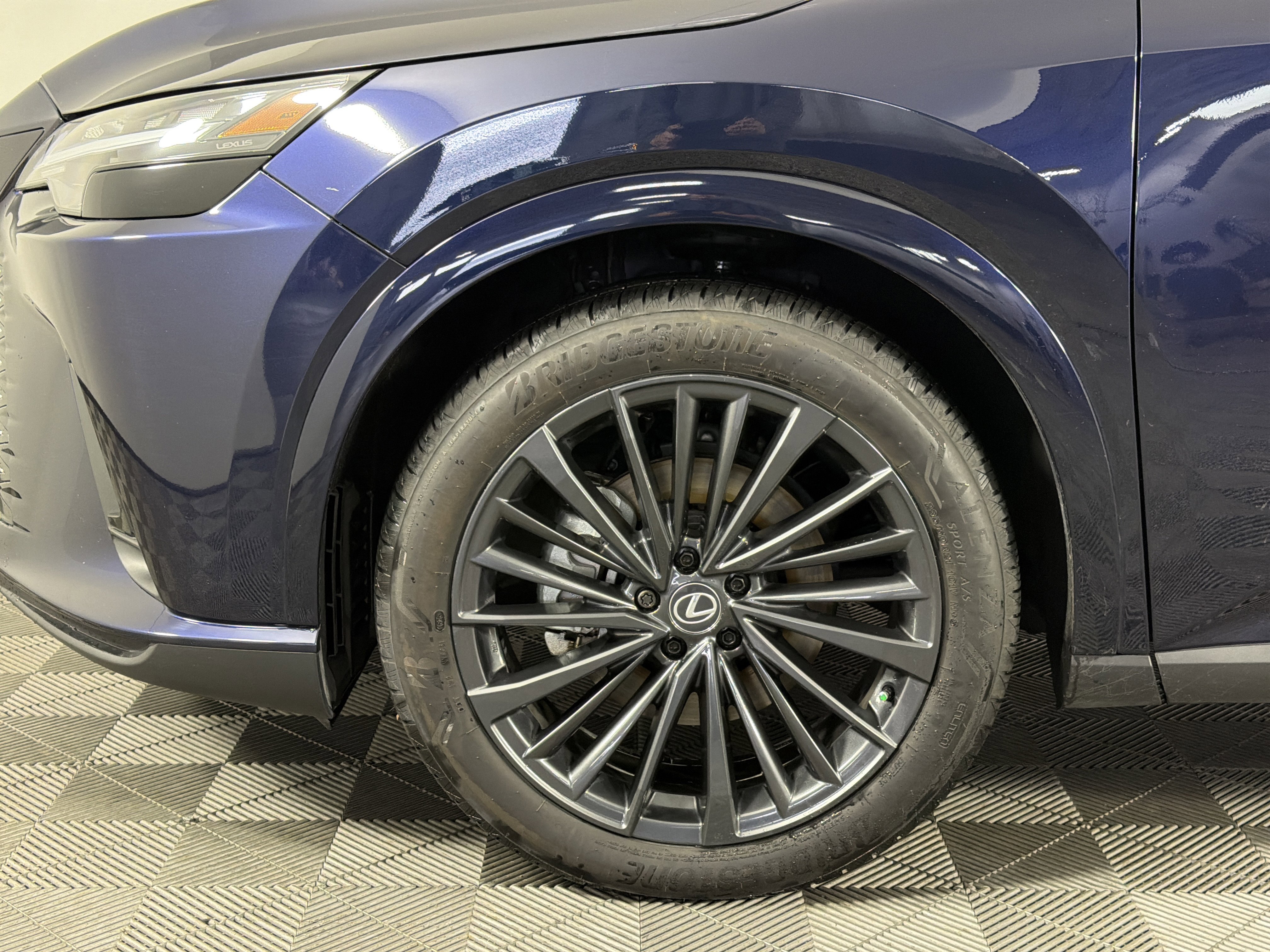 Used 2025 Lexus RX 350h w/ Convenience Package image 5