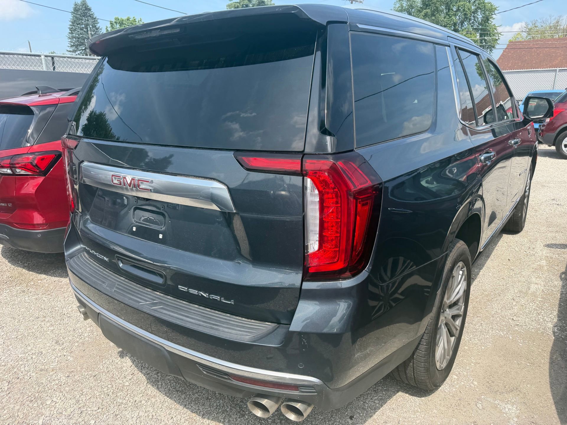 Used 2021 GMC Yukon Denali w/ Denali Premium Package AWD/4WD image 8