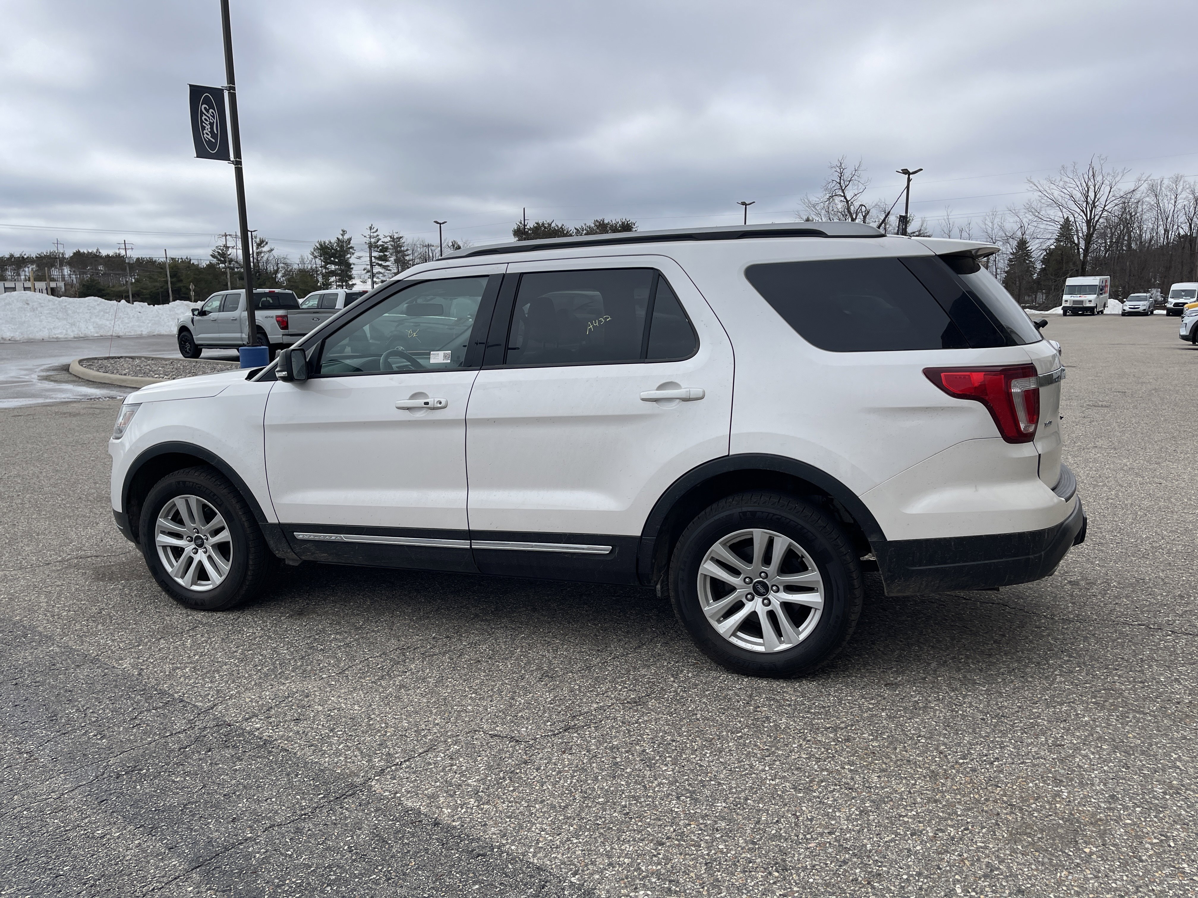 Used 2019 Ford Explorer XLT image 6