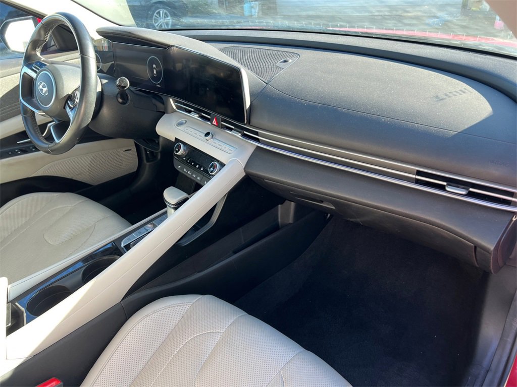 Used 2023 Hyundai Elantra Limited image 16