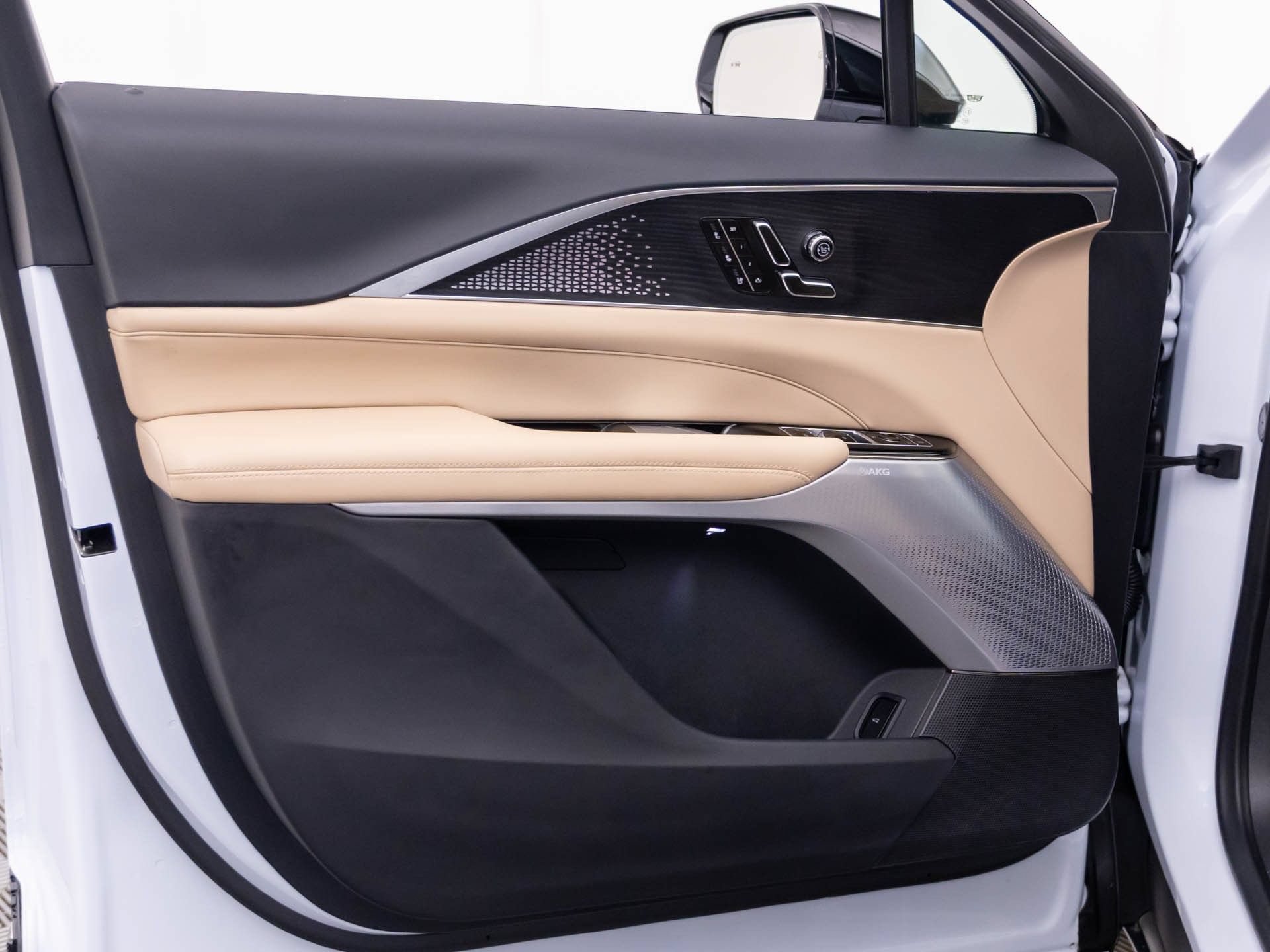 Certified 2026 Cadillac Lyriq Signature Luxury w/ Nappa Leather Package AWD/4WD image 15