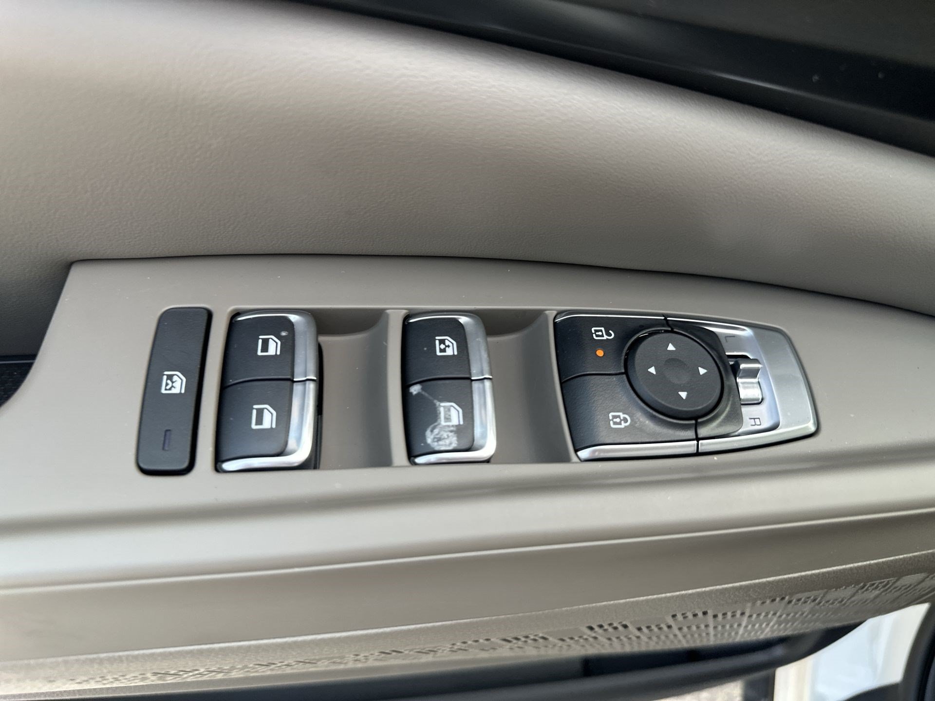 New 2026 Kia Carnival FWD image 17
