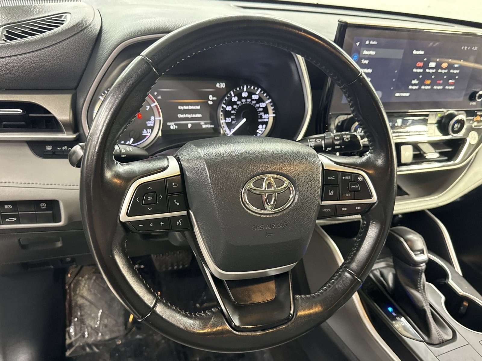Used 2023 Toyota Highlander XLE FWD image 28