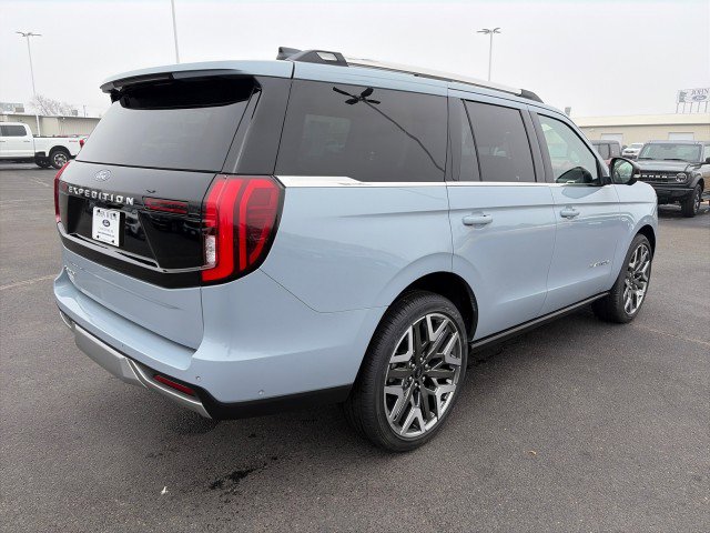 Used 2025 Ford Expedition Platinum w/ Platinum Ultimate Package AWD/4WD image 5