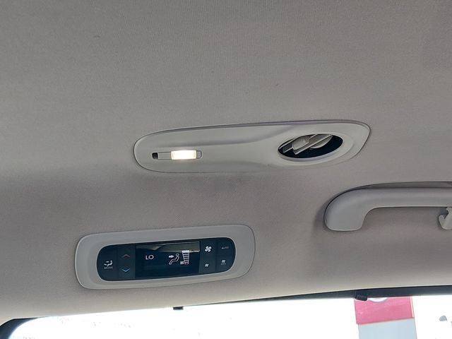 Used 2023 Chrysler Pacifica Touring-L FWD image 12