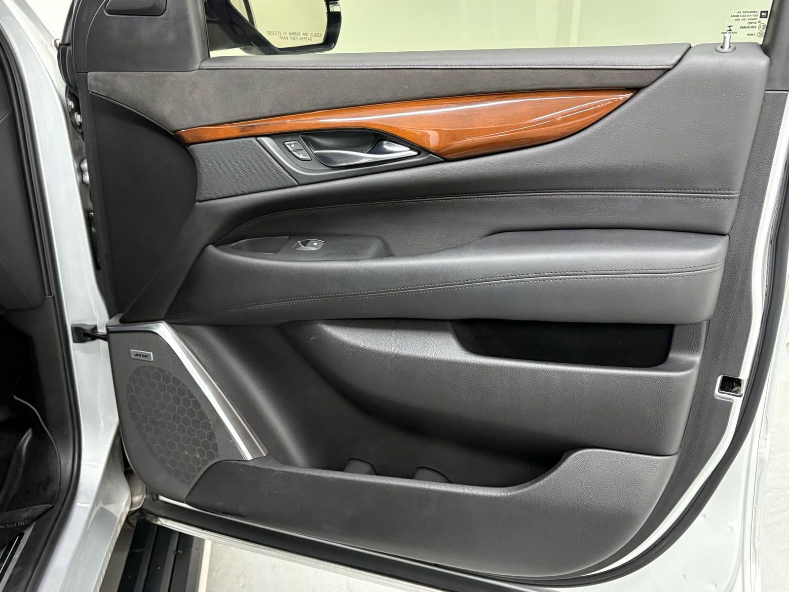 Used 2018 Cadillac Escalade Premium Luxury RWD image 34