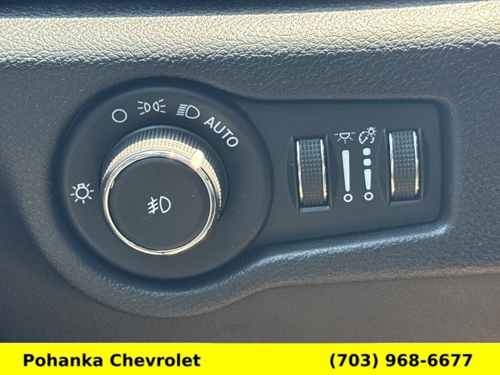 Used 2025 Chrysler Pacifica Select FWD image 18