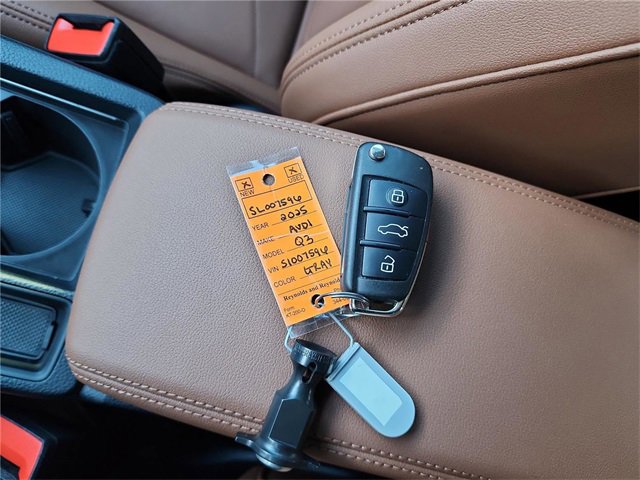 Certified 2025 Audi Q3 2.0T Premium w/ Convenience Package image 31