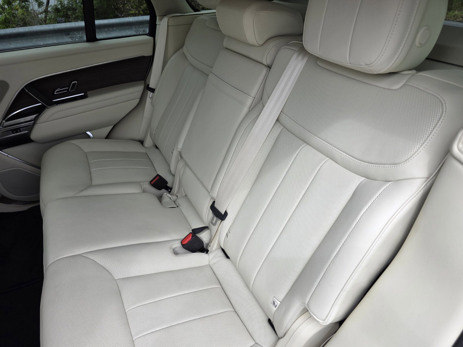 Certified 2023 Land Rover Range Rover SE image 16