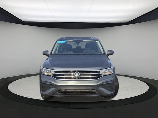 Certified 2023 Volkswagen Tiguan SE w/ Panoramic Sunroof Package image 2