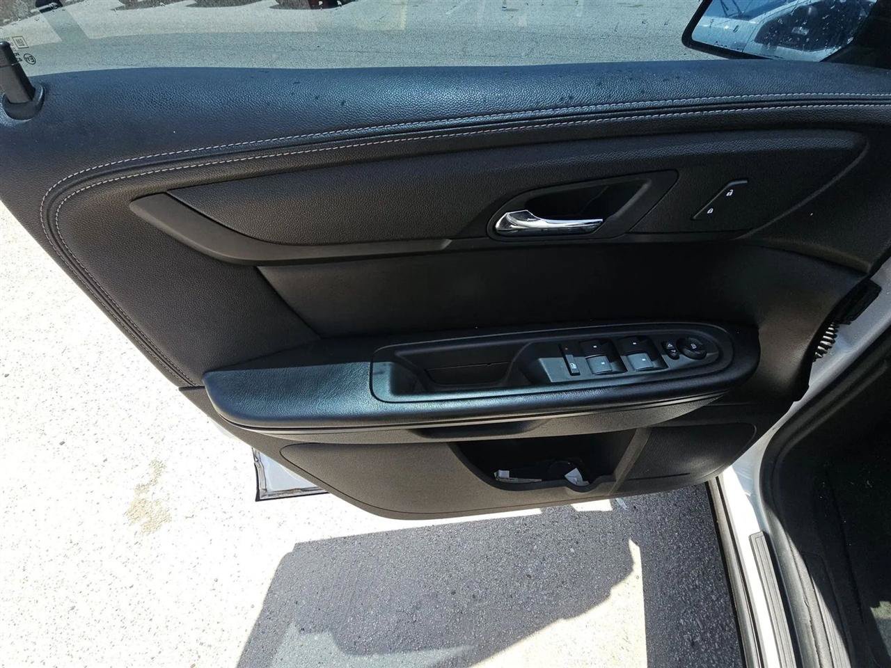 Used 2016 GMC Acadia SLE FWD image 15