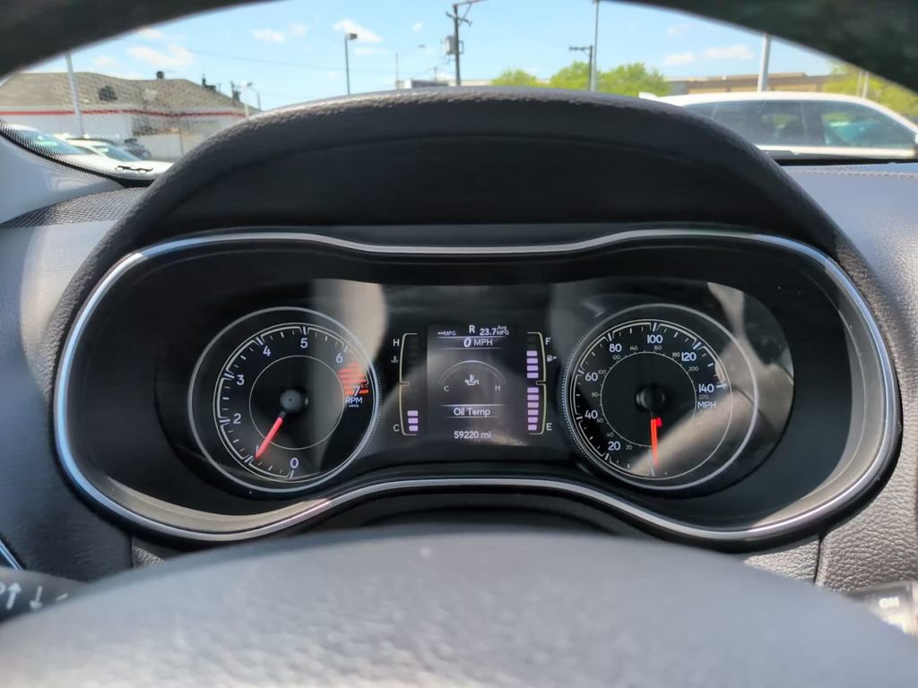 Used 2019 Jeep Cherokee Latitude w/ Cold Weather Group AWD/4WD image 31