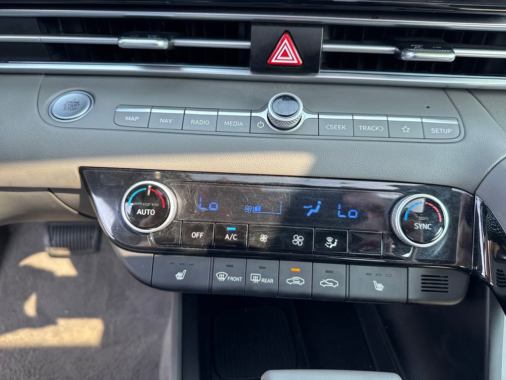 Used 2025 Hyundai Elantra SEL image 22