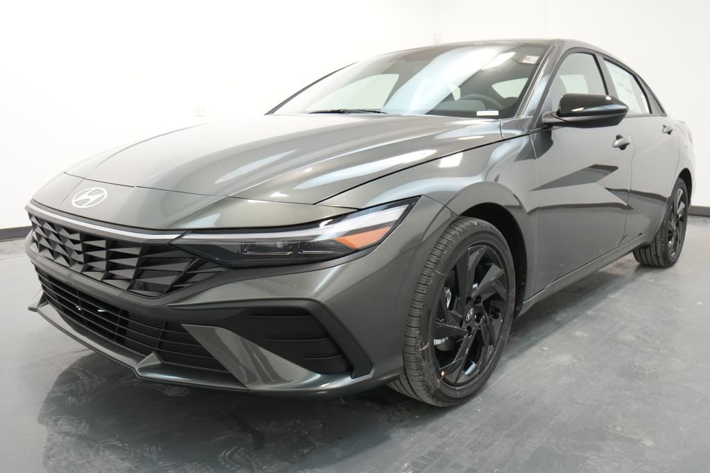 New 2026 Hyundai Elantra Sport image 3