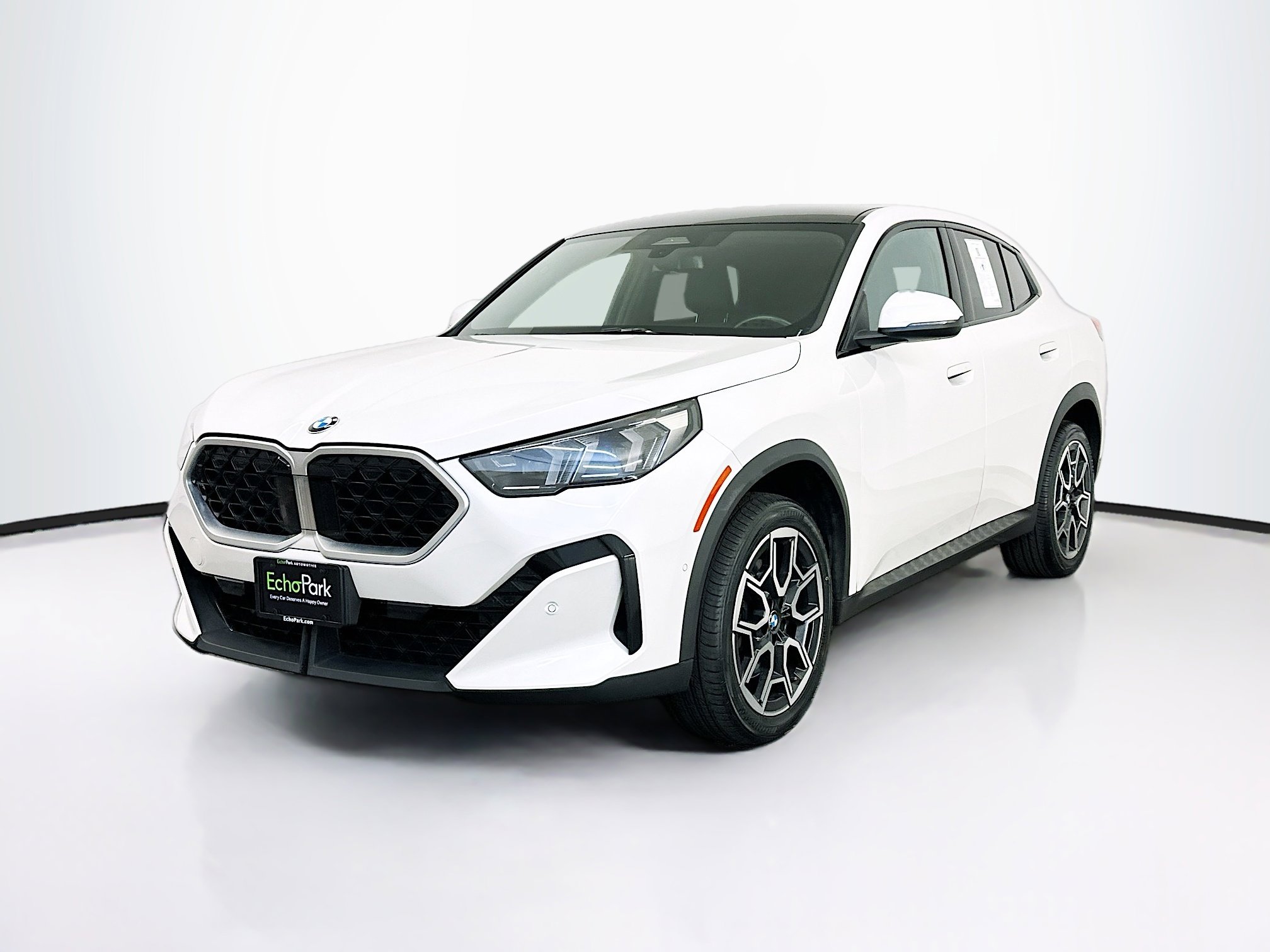 Used 2025 BMW X2 xDrive28i AWD/4WD image 3