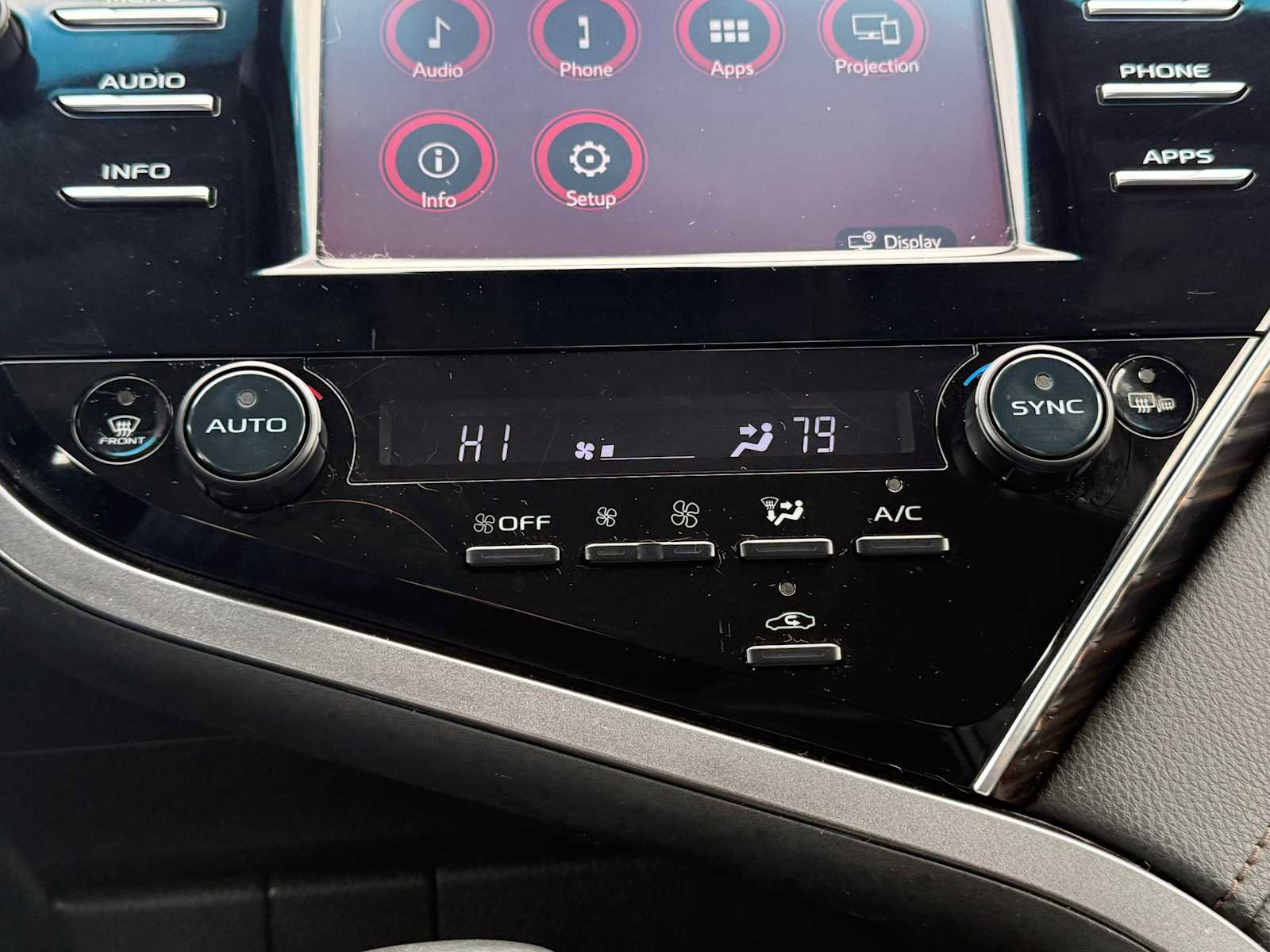 Used 2018 Toyota Camry XLE image 25