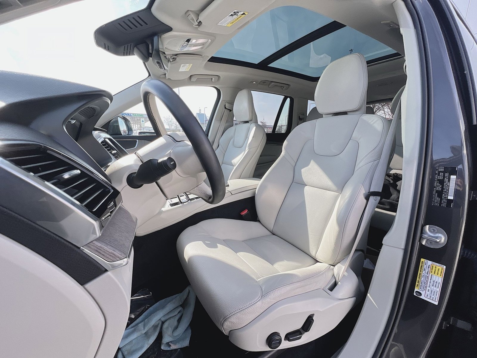 Used 2024 Volvo XC90 B6 Plus w/ Protection Package image 13