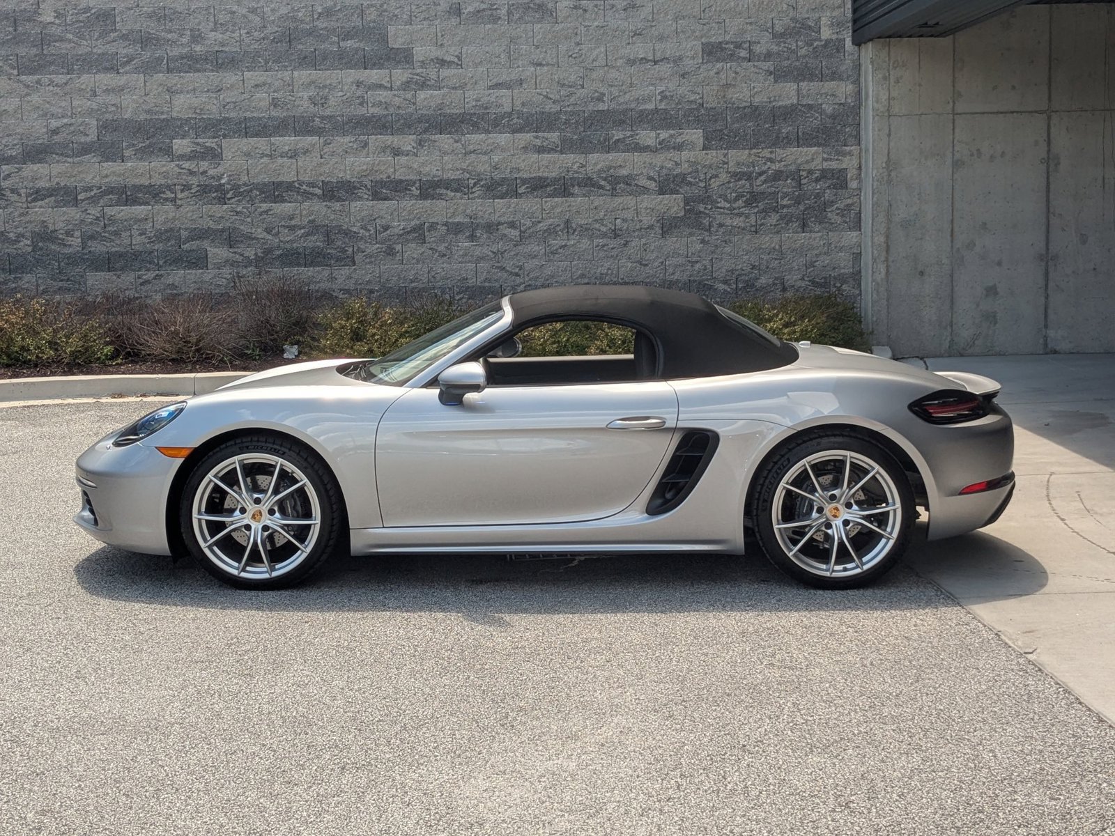 Certified 2025 Porsche 718 Boxster RWD image 2