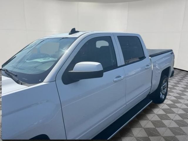 Used 2018 Chevrolet Silverado 1500 LT w/ LT Eassist Package AWD/4WD image 9