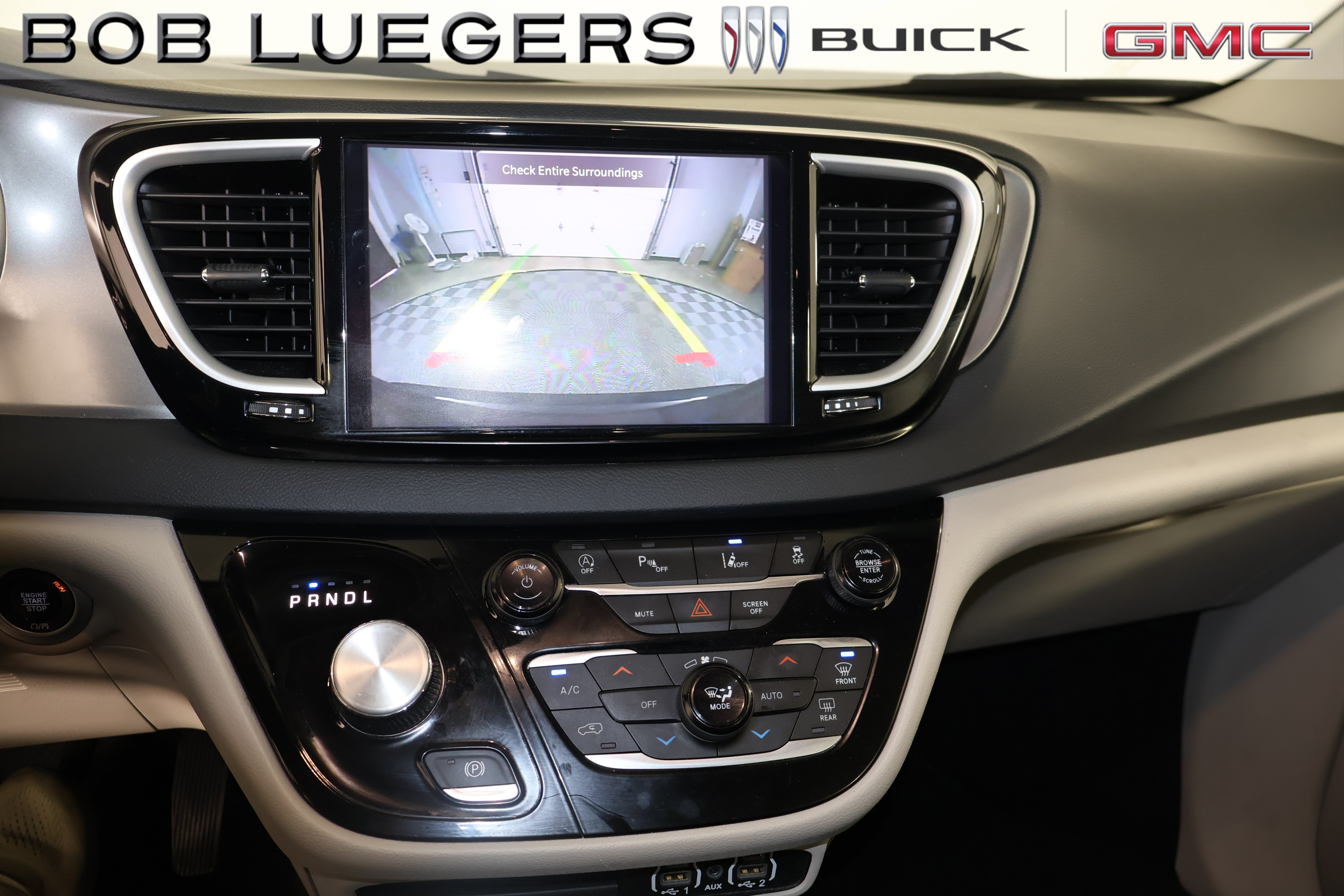 Used 2023 Chrysler Pacifica Touring-L FWD image 22