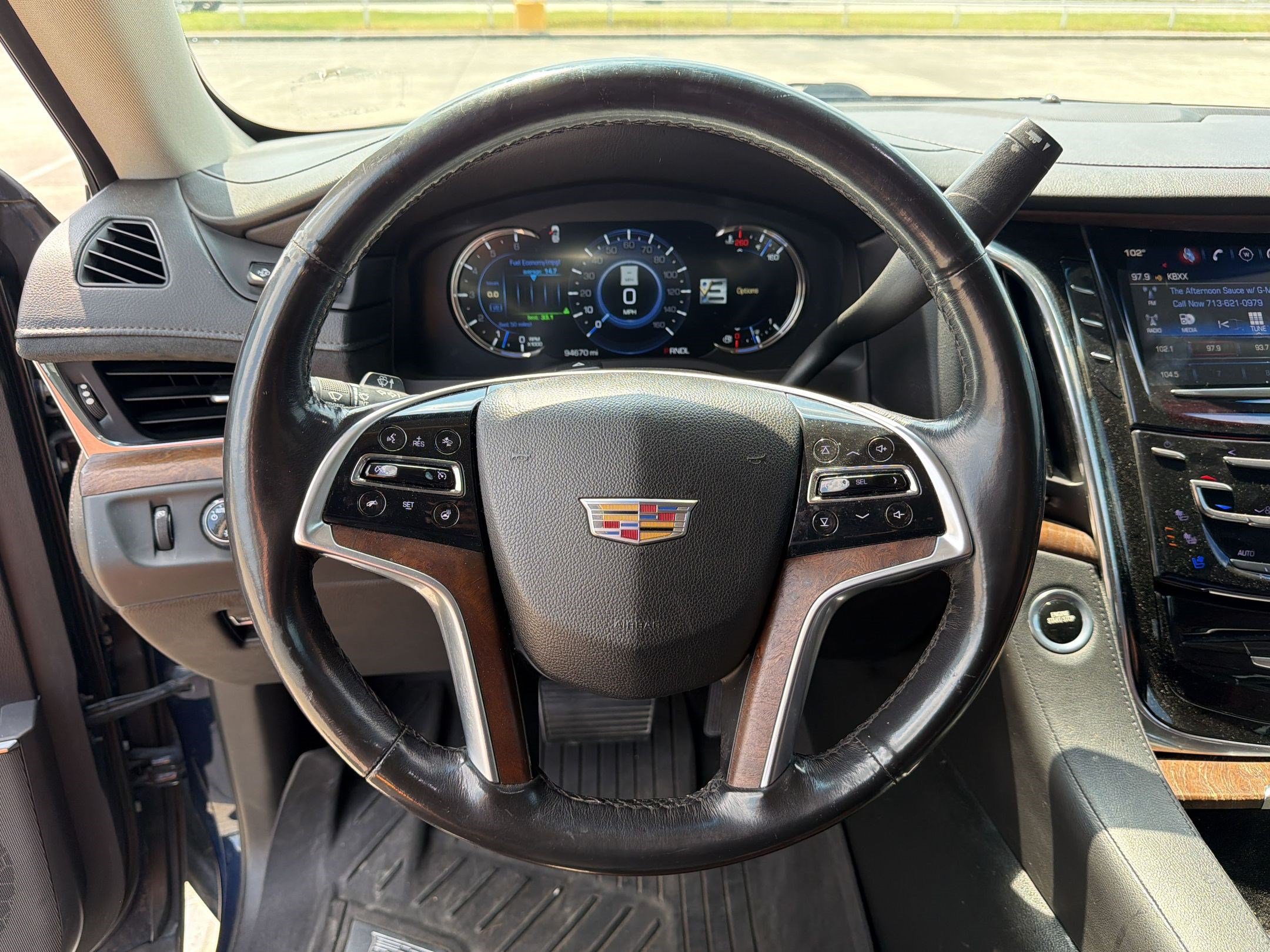 Used 2018 Cadillac Escalade Premium Luxury RWD image 11