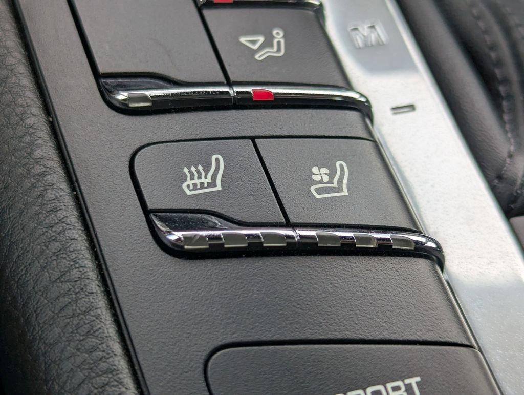 Used 2021 Porsche Macan S w/ Premium Package Plus image 17