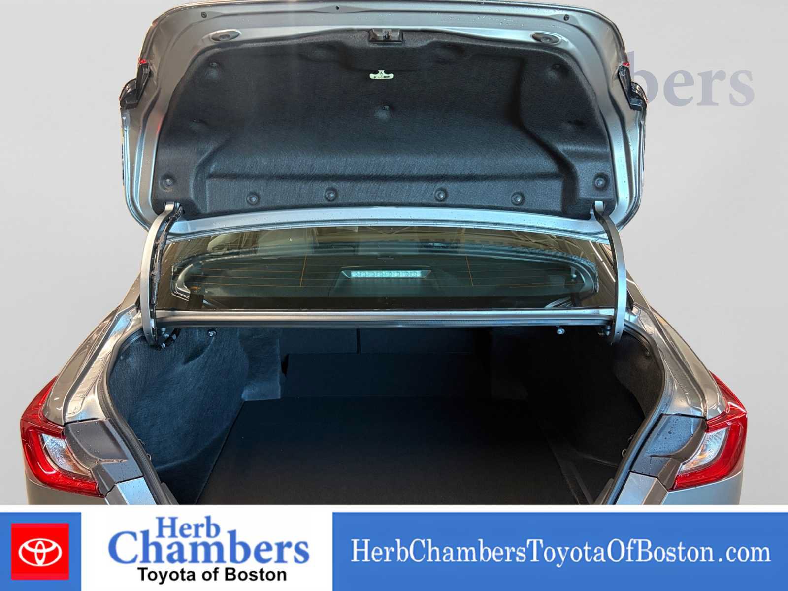 Used 2026 Toyota Camry SE FWD image 4
