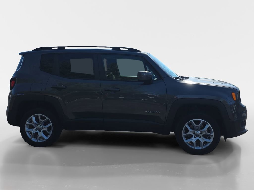 Used 2017 Jeep Renegade Latitude image 3
